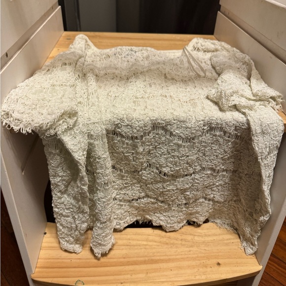 White lace short sleeve top - Picture 4 of 4